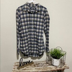 Burton Dryride flannel shirt with pockets. Great for winter sports ❄️ 🎿